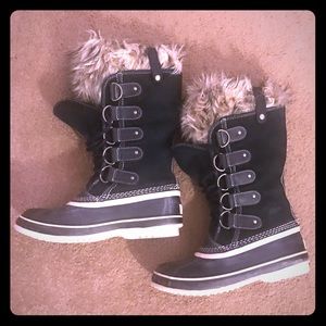 SOREL waterproof midcalf boots- Joan of Arc size 8